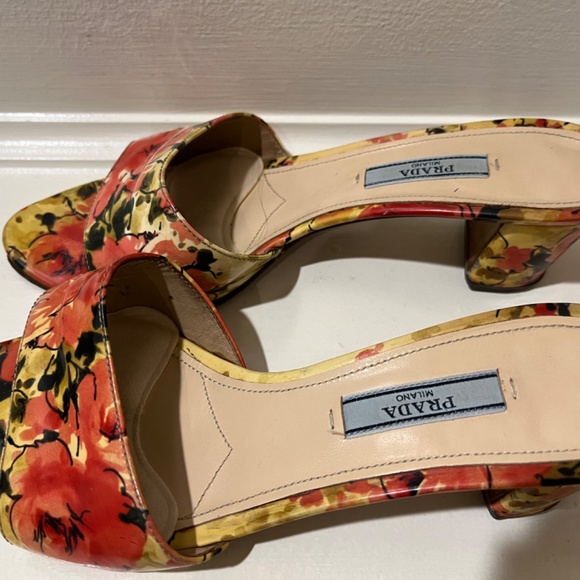 Prada heels - Picture 3 of 6